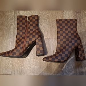 Brown Ankle boots  7.5 by Cape Robbin